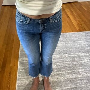 Cropped, frayed light wash Flying money jeans